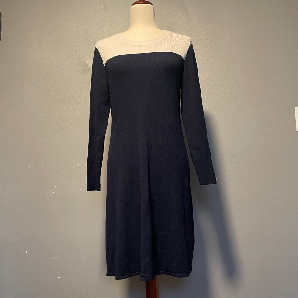 Cute Knit Tommy Hilfiger Dress perfect for work or a casual day out.